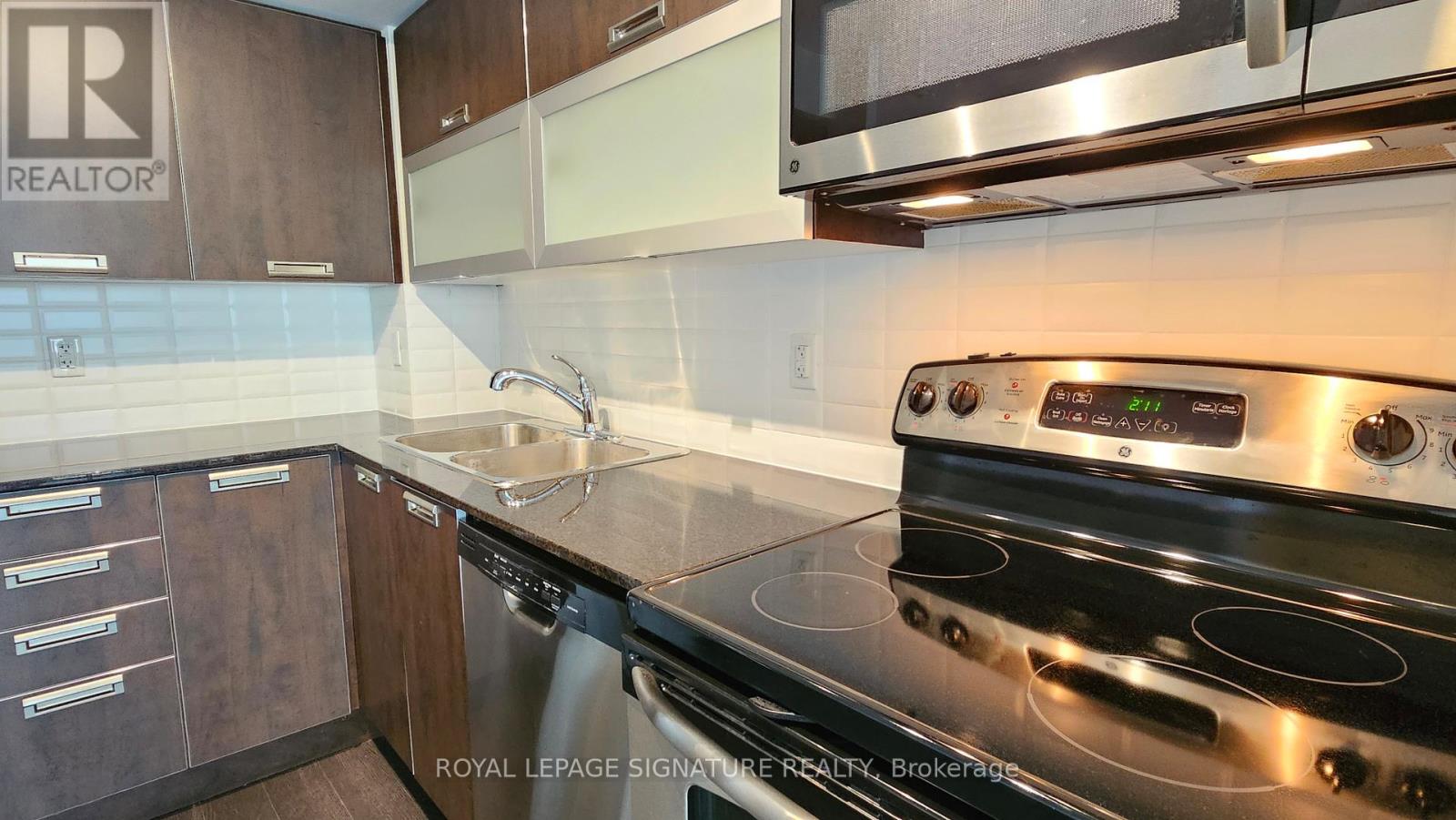 1810 - 28 Ted Rogers Way, Toronto, Ontario  M4Y 2J4 - Photo 4 - C13137634
