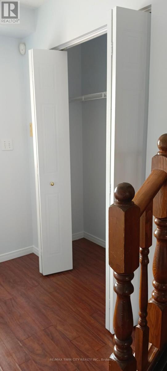 520 Chablis Drive, Waterloo, Ontario  N2T 2X9 - Photo 3 - X12627206