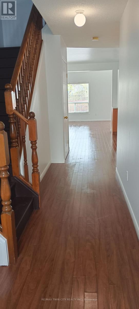 520 Chablis Drive, Waterloo, Ontario  N2T 2X9 - Photo 2 - X12627206