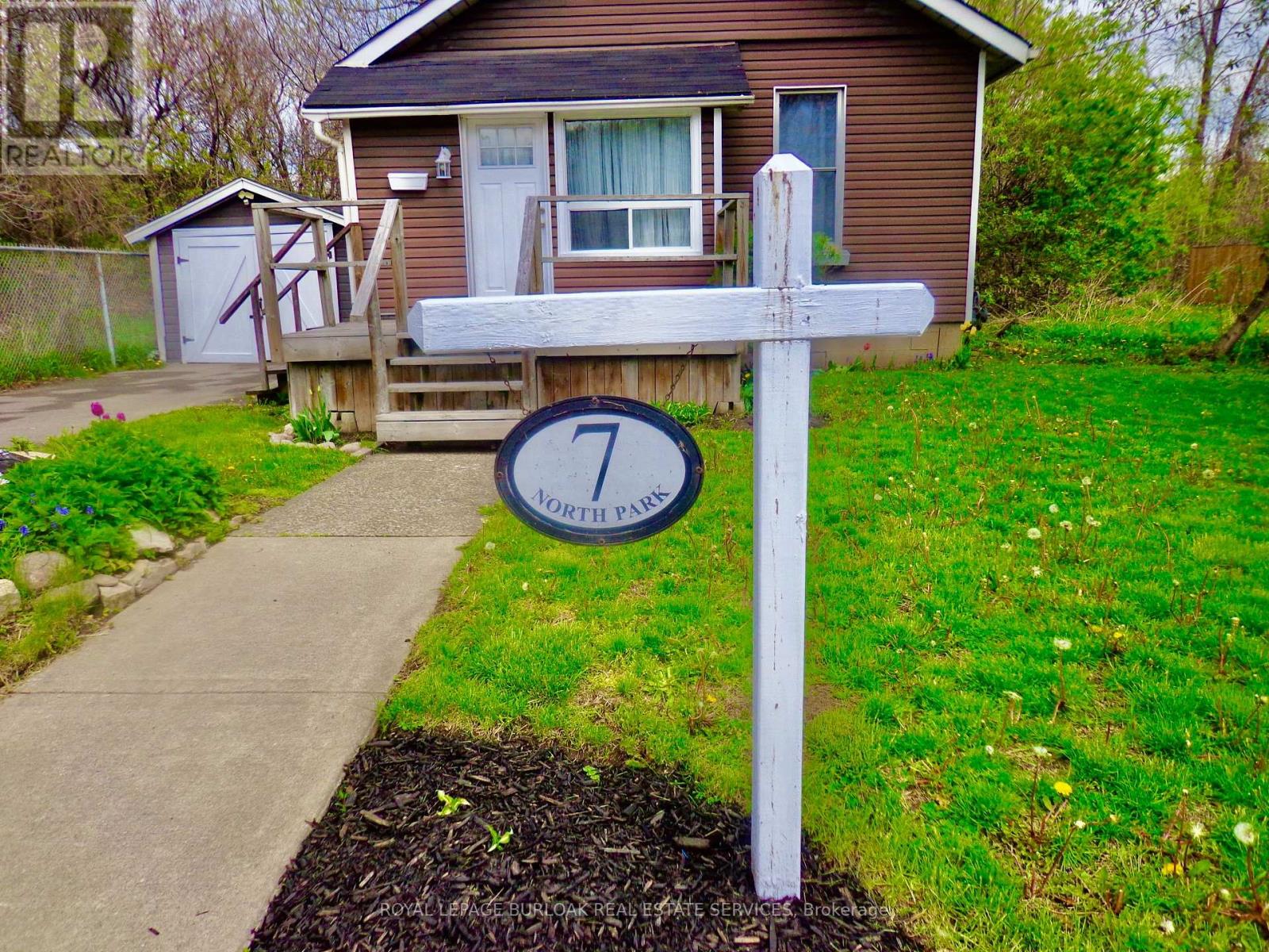 7 North Park Avenue, Hamilton, Ontario  L8M 7G7 - Photo 3 - X12857770