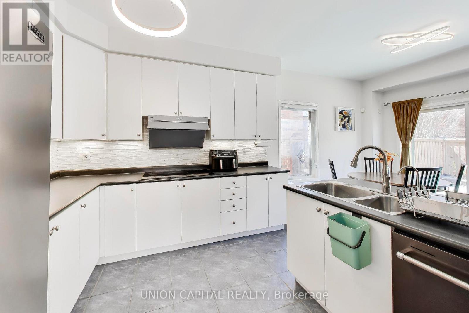 406 Reeves Way Boulevard, Whitchurch-Stouffville, Ontario  L4A 0H3 - Photo 14 - N13060120