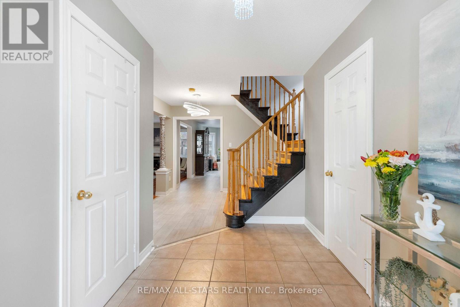 18 Reddenhurst Crescent, Georgina, Ontario  L4P 4G1 - Photo 5 - N13027516