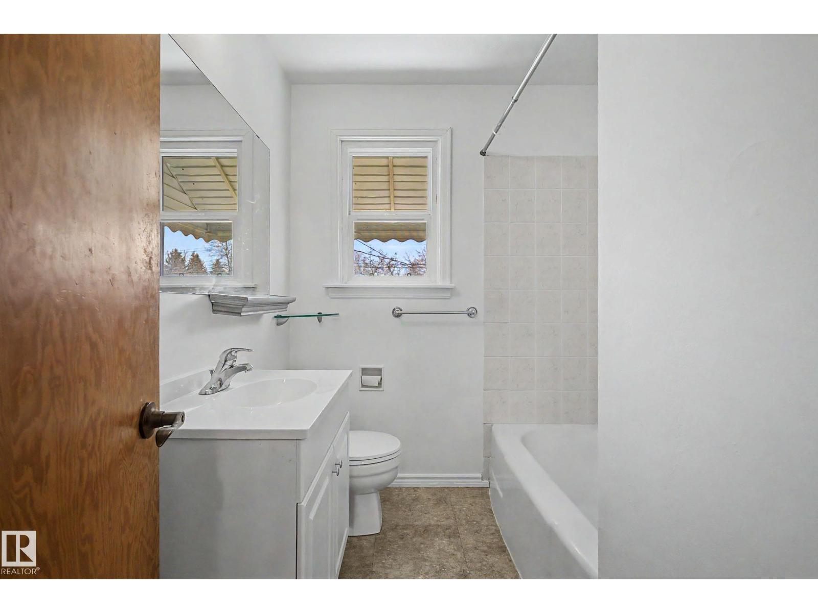 9276 86 St Nw, Edmonton, Alberta  T6C 3E4 - Photo 9 - E4488260