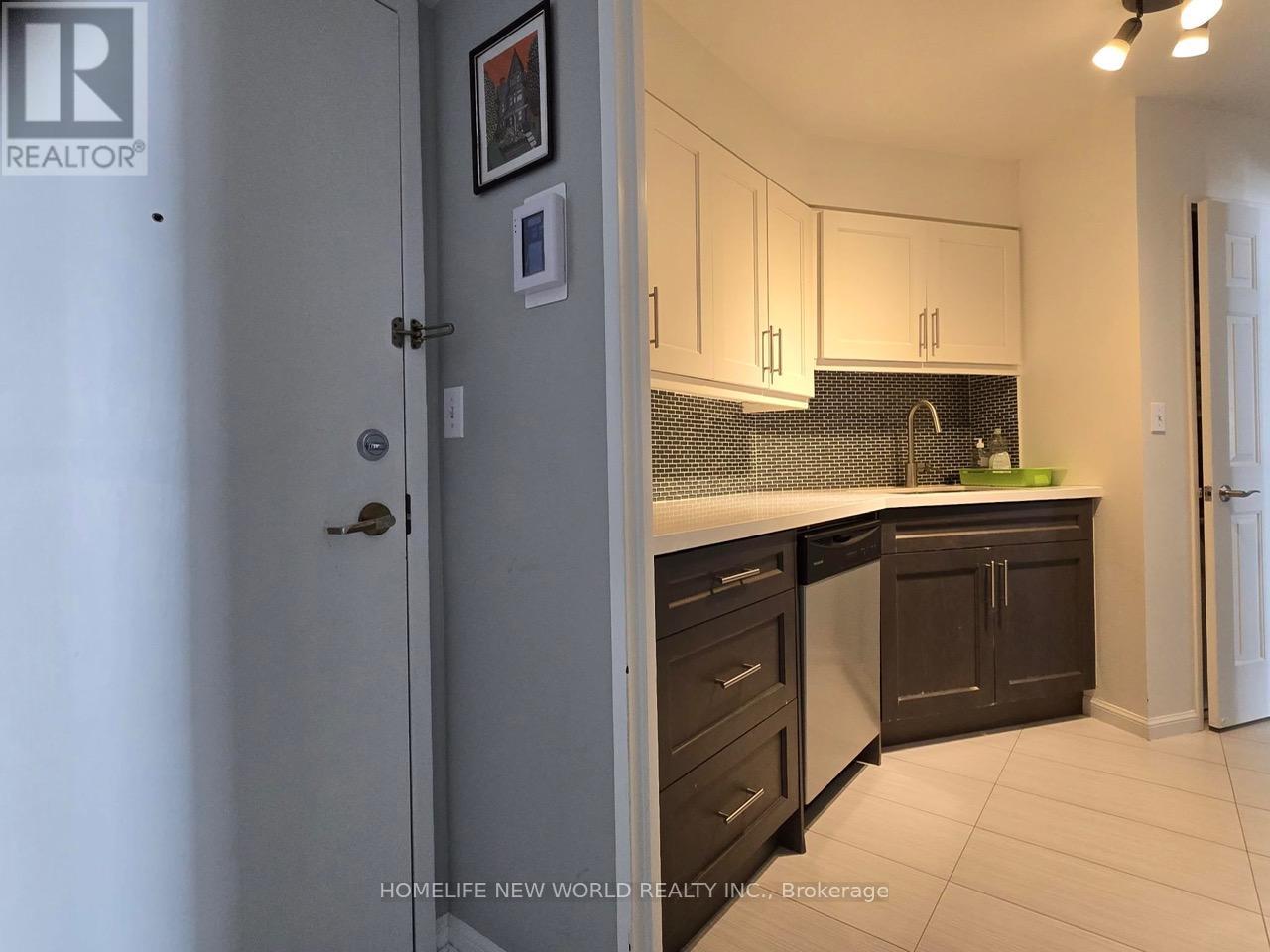 1013 - 7 Carlton Street, Toronto, Ontario  M5B 2M3 - Photo 2 - C13138010