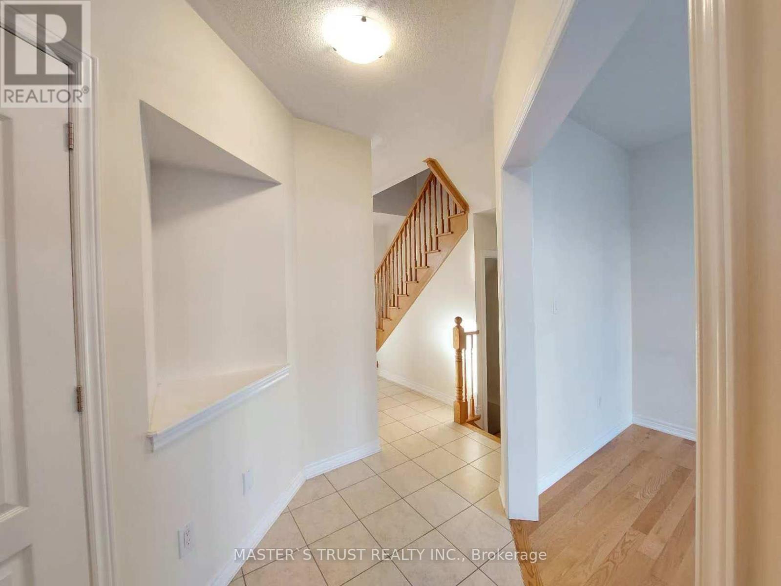 57 Cinemark Avenue, Markham, Ontario  L6B 0W2 - Photo 2 - N13138068