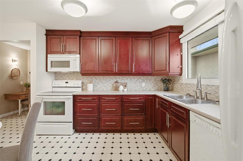 66 Wadham Bay, Winnipeg, Manitoba R3T 3K3 - Photo 9 - 202610737