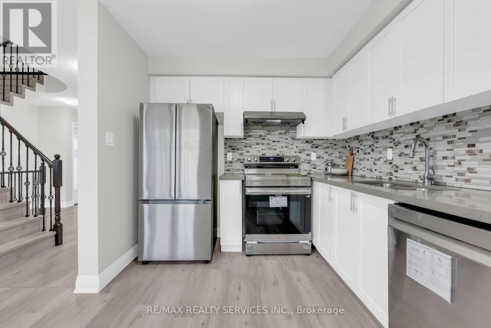 28 - 5110 Fairview Street, Burlington, Ontario L7L 7H6 - Photo 2 - W13137992