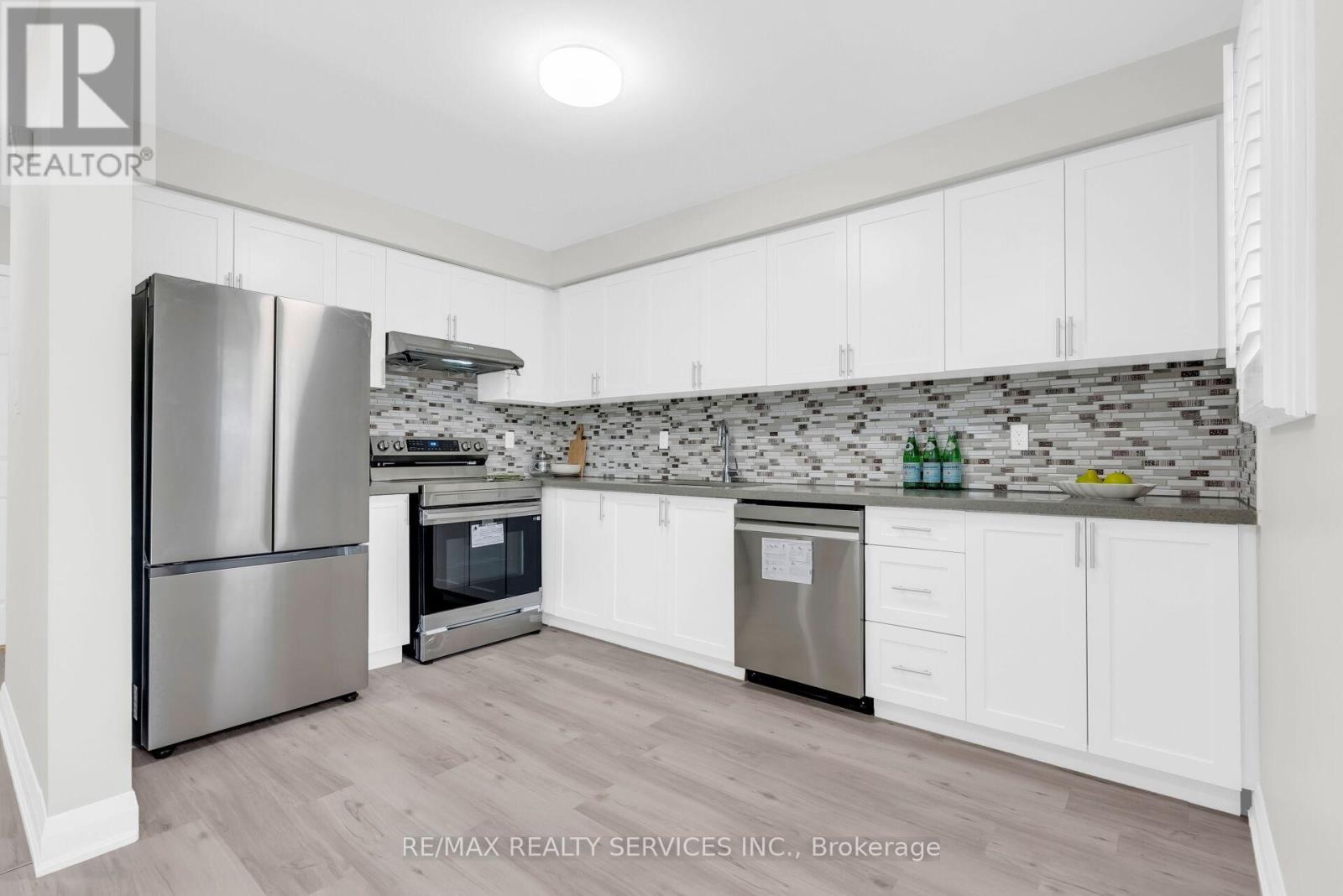 28 - 5110 Fairview Street, Burlington, Ontario L7L 7H6 - Photo 3 - W13137992