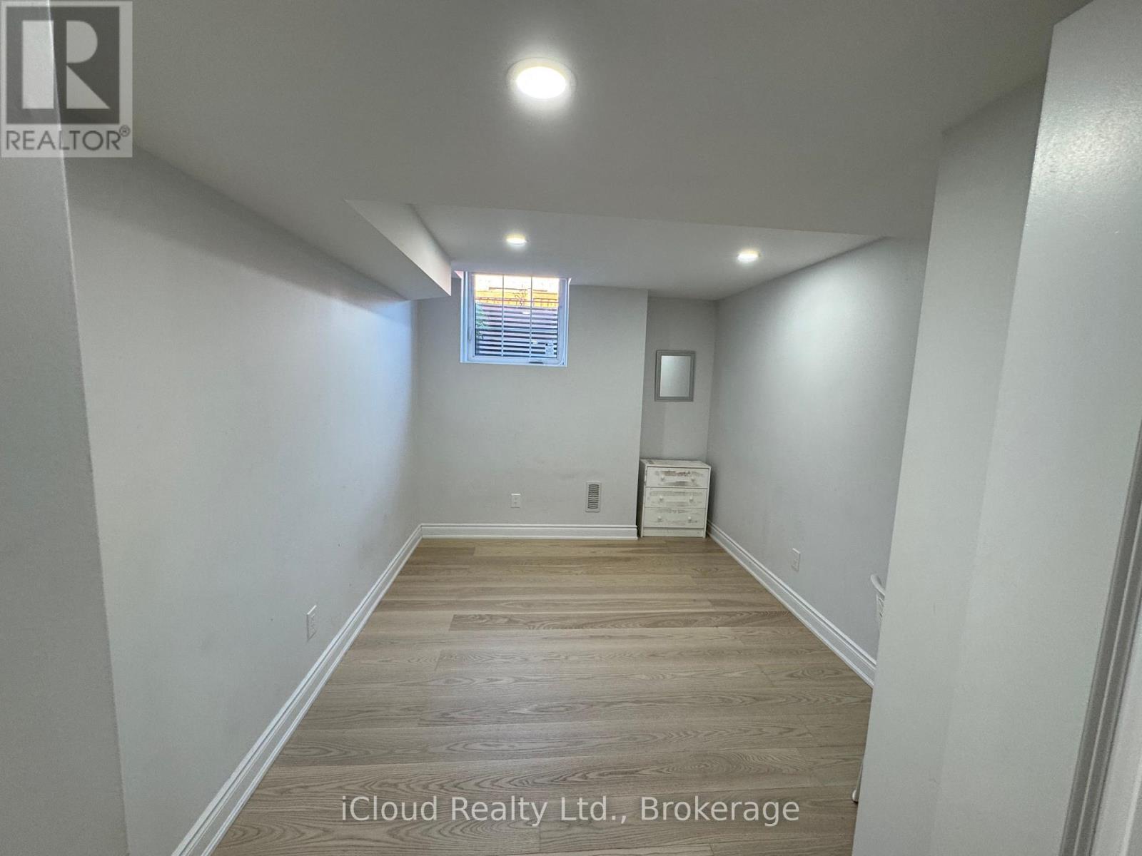 Basement A - 4105 Channing Crescent E, Oakville, Ontario  L6H 3R3 - Photo 3 - W13138054