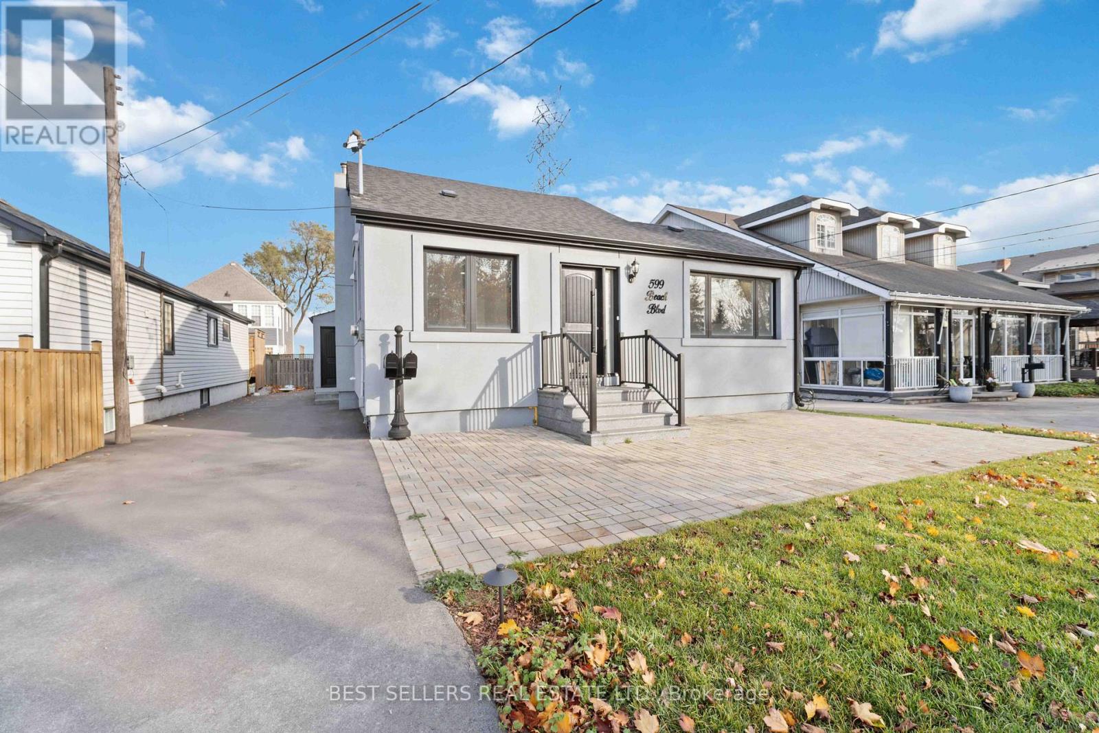 599 Beach Boulevard, Hamilton, Ontario  L8H 6X8 - Photo 2 - X13137996