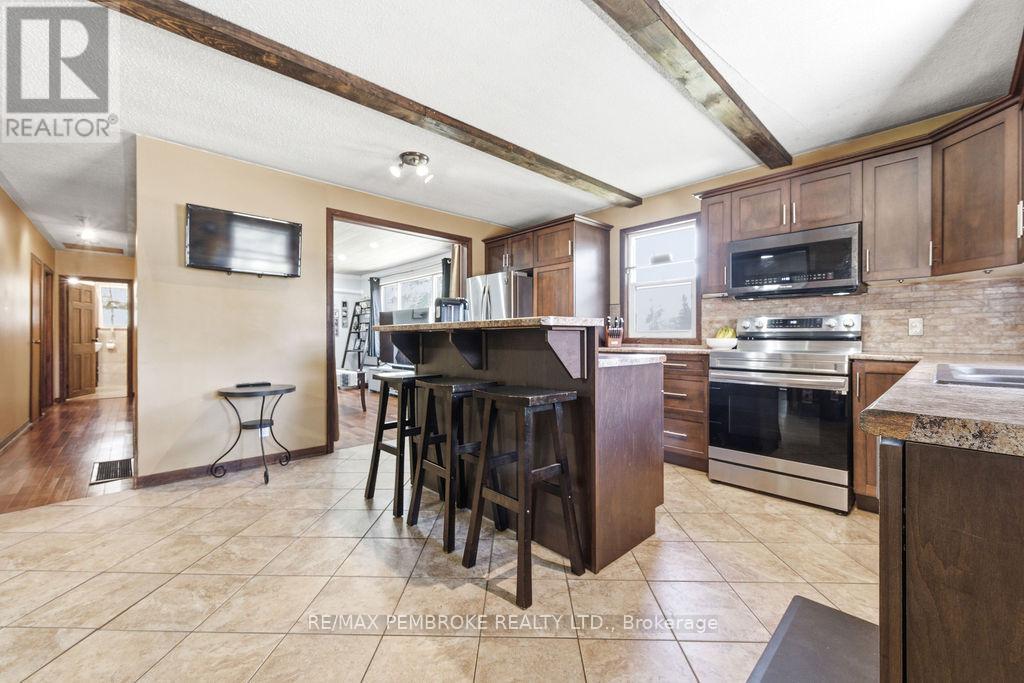 32323 17 Highway, Laurentian Hills, Ontario  K0J 1P0 - Photo 12 - X13138112