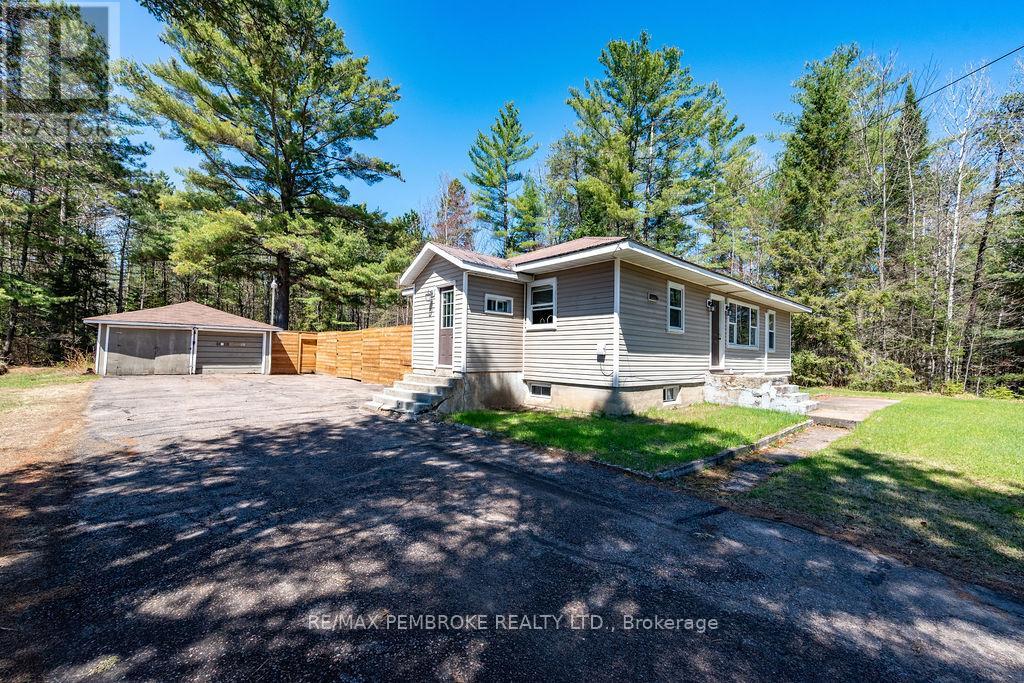32323 17 Highway, Laurentian Hills, Ontario  K0J 1P0 - Photo 2 - X13138112