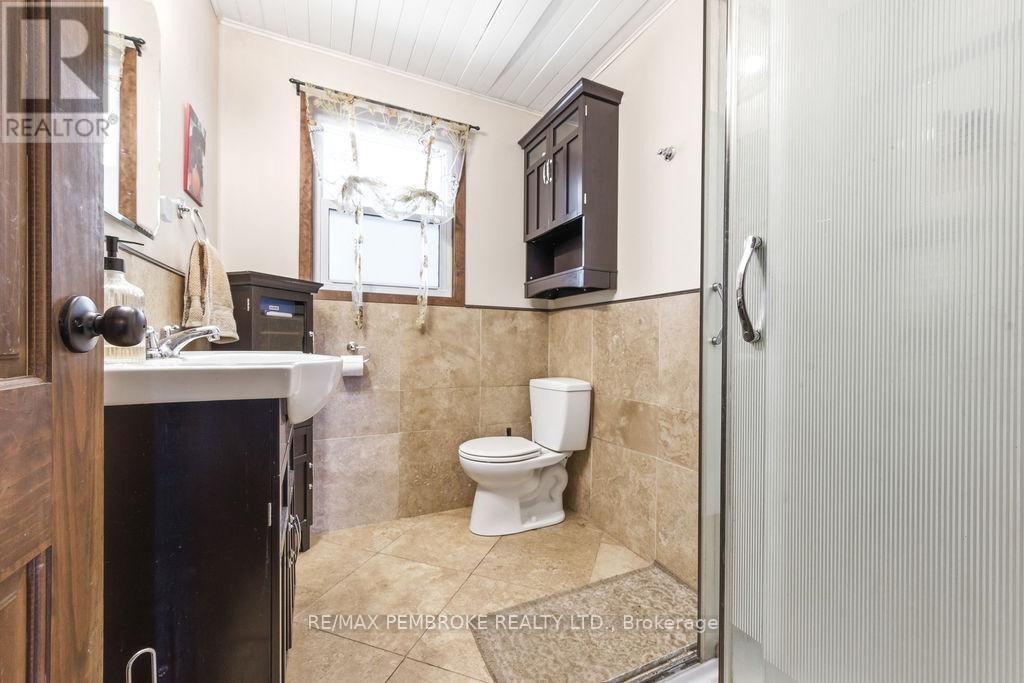 32323 17 Highway, Laurentian Hills, Ontario  K0J 1P0 - Photo 21 - X13138112