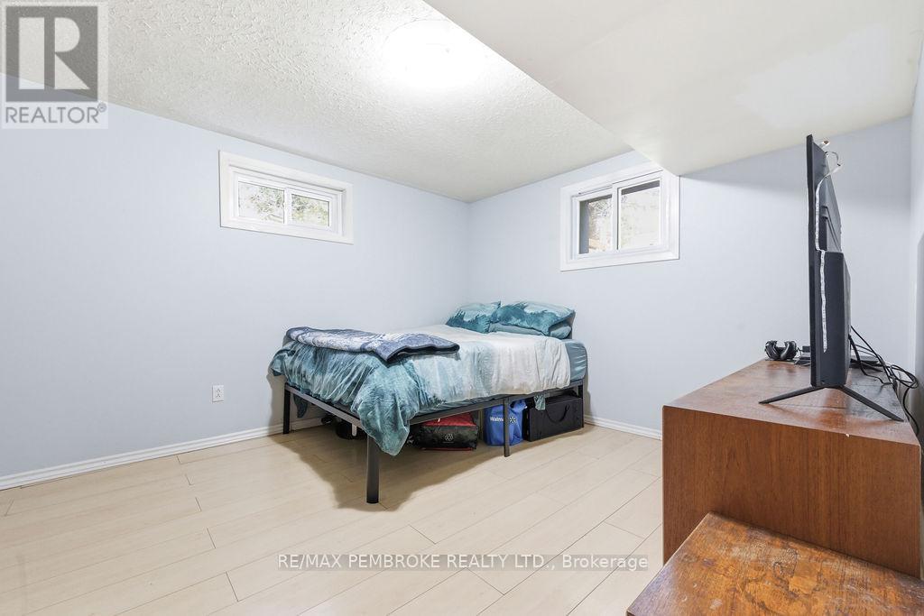 32323 17 Highway, Laurentian Hills, Ontario  K0J 1P0 - Photo 26 - X13138112