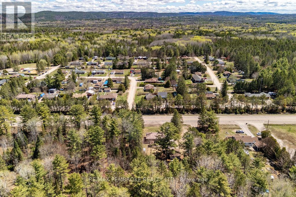 32323 17 Highway, Laurentian Hills, Ontario  K0J 1P0 - Photo 41 - X13138112