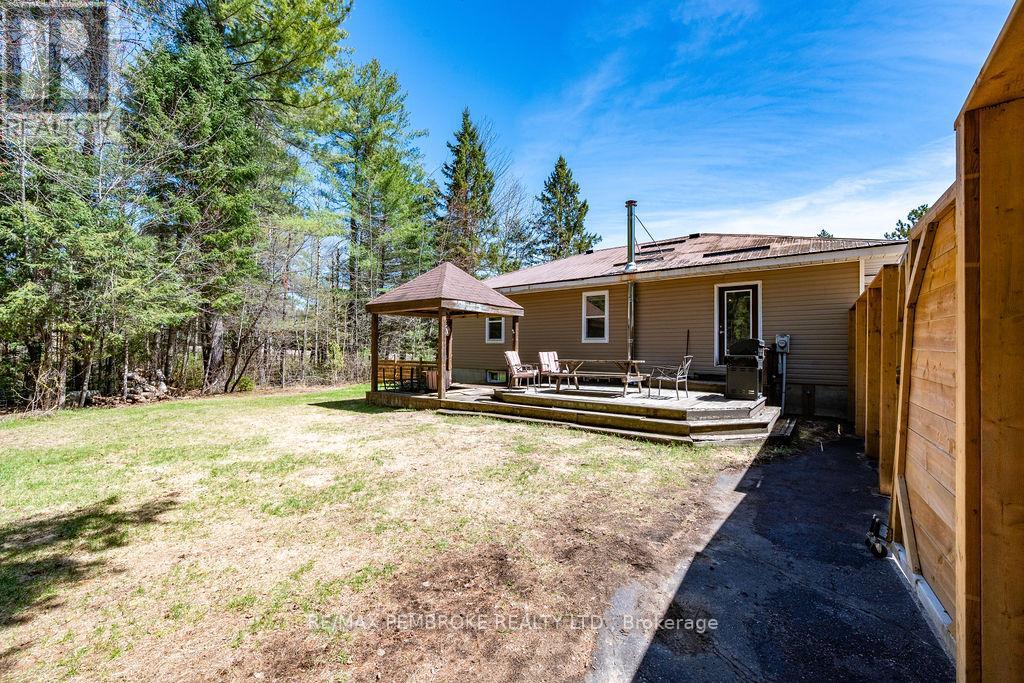 32323 17 Highway, Laurentian Hills, Ontario  K0J 1P0 - Photo 5 - X13138112