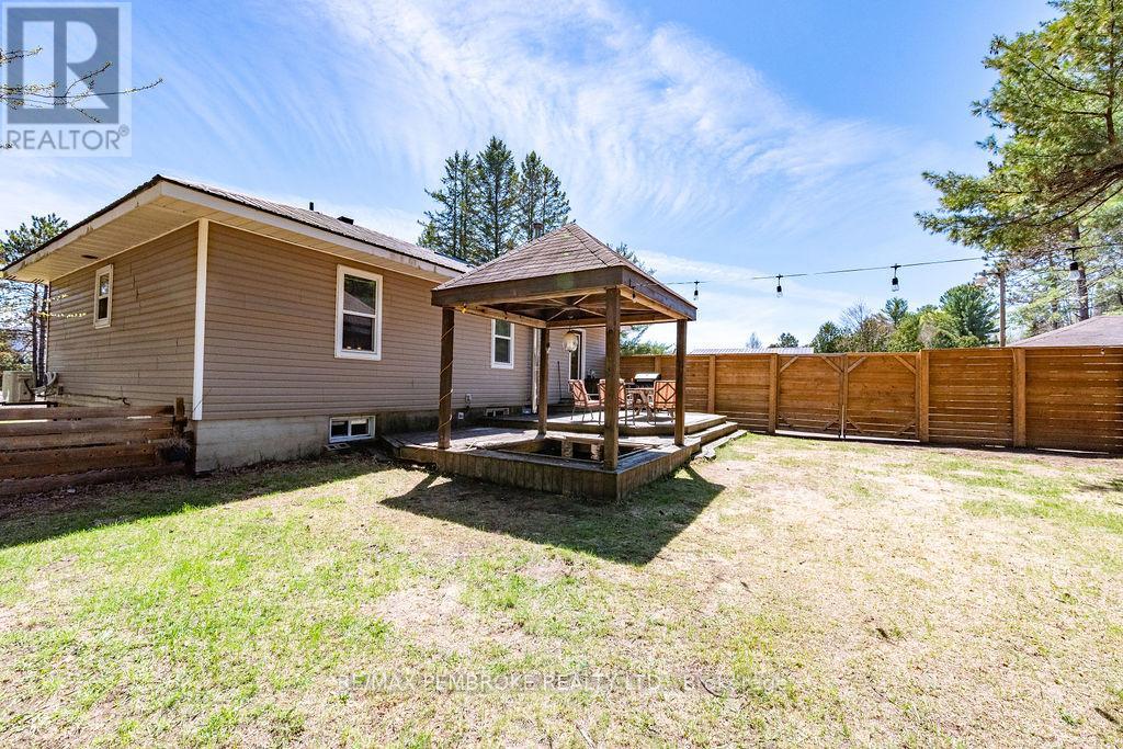 32323 17 Highway, Laurentian Hills, Ontario  K0J 1P0 - Photo 6 - X13138112