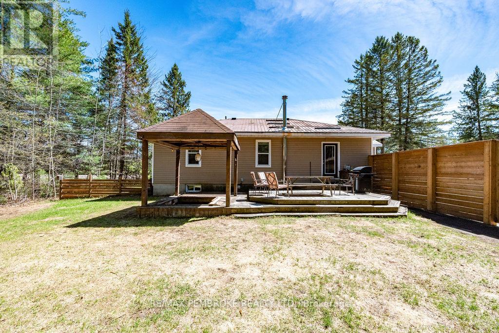 32323 17 Highway, Laurentian Hills, Ontario  K0J 1P0 - Photo 7 - X13138112