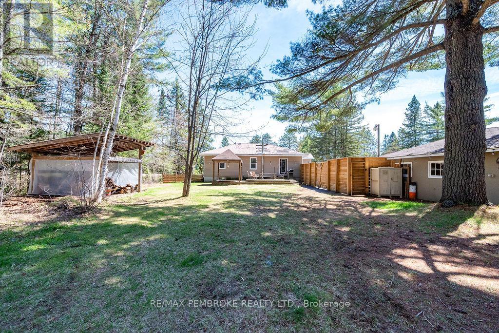 32323 17 Highway, Laurentian Hills, Ontario  K0J 1P0 - Photo 8 - X13138112