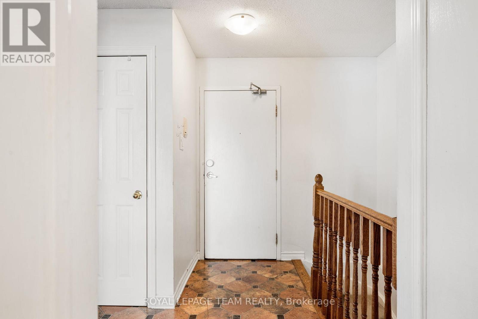4 - 160 Fenerty Court, Ottawa, Ontario  K2L 3A7 - Photo 2 - X13138084