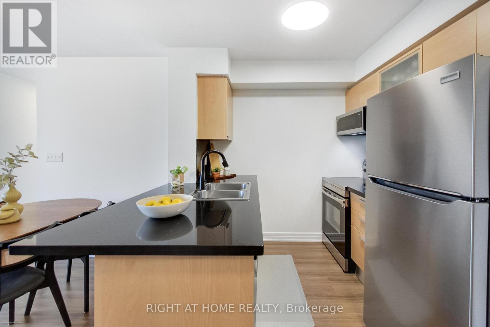 Lph02 - 16 Harrison Garden Boulevard, Toronto, Ontario  M2N 7J6 - Photo 3 - C13138080