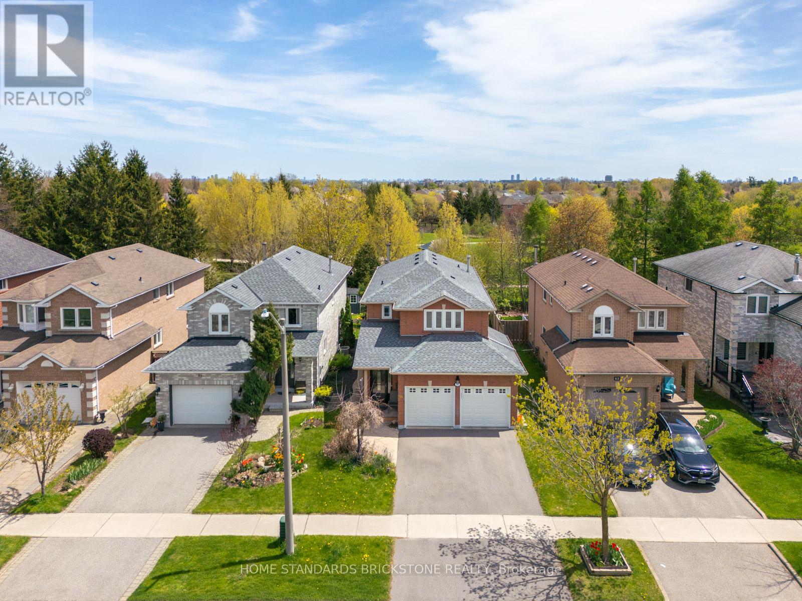 65 Springer Drive S, Richmond Hill, Ontario  L4C 0G3 - Photo 2 - N13138082