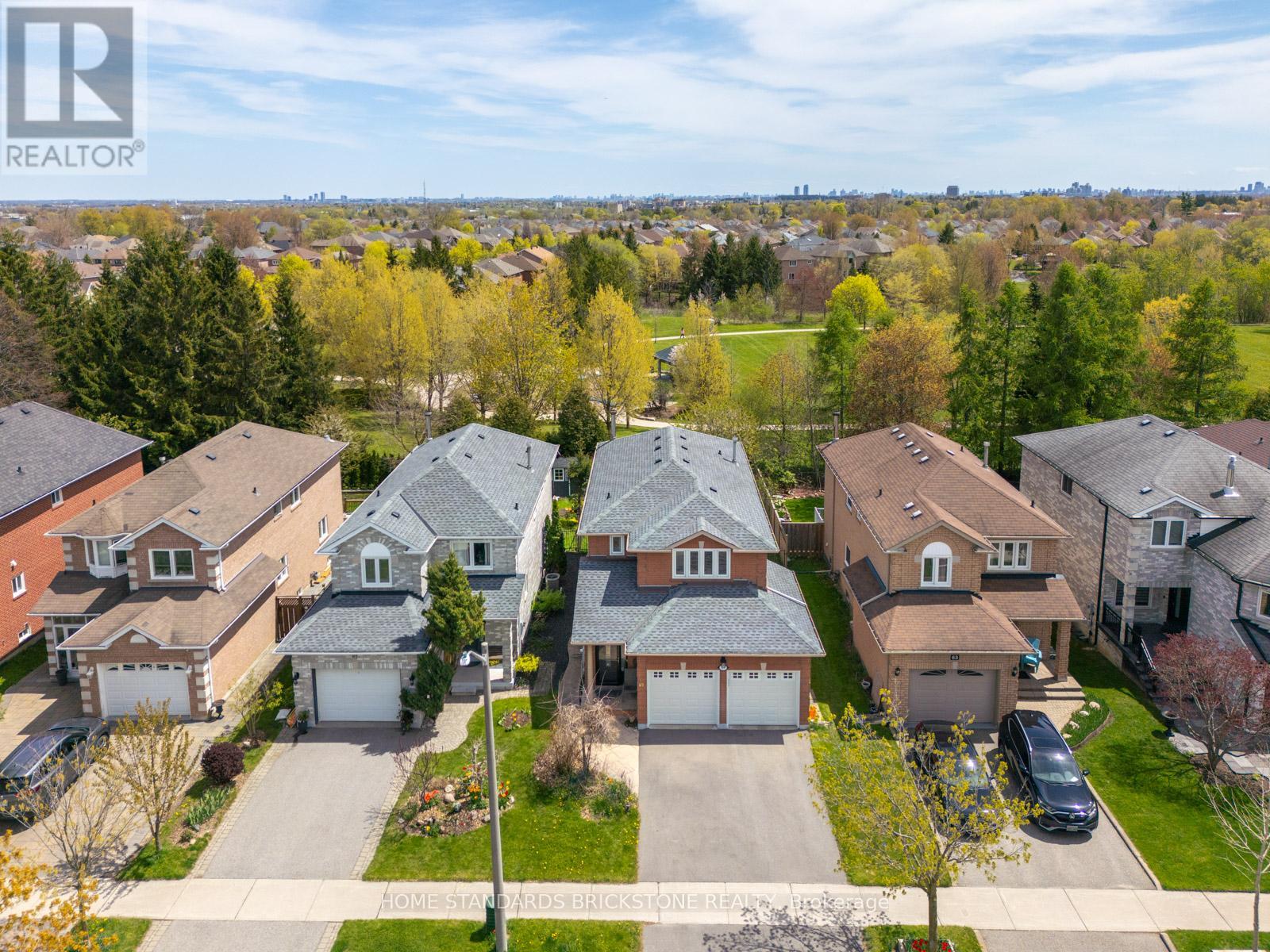 65 Springer Drive S, Richmond Hill, Ontario  L4C 0G3 - Photo 3 - N13138082