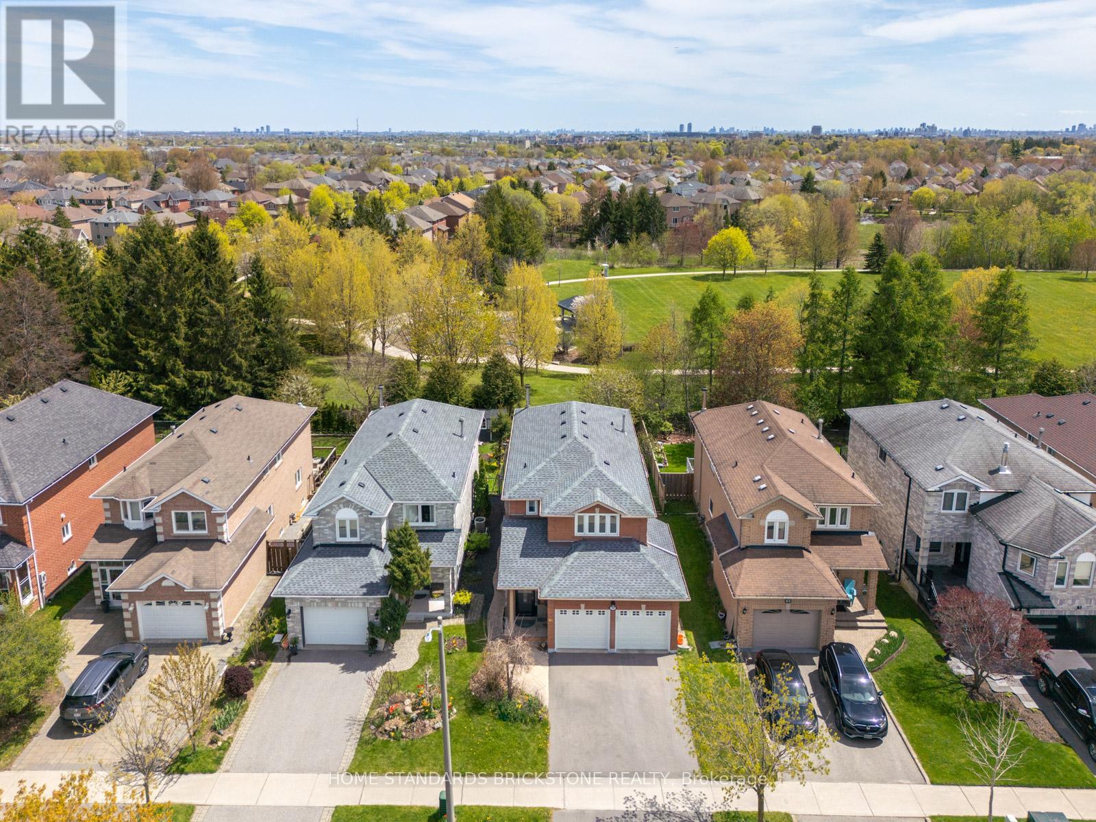 65 Springer Drive S, Richmond Hill, Ontario  L4C 0G3 - Photo 4 - N13138082
