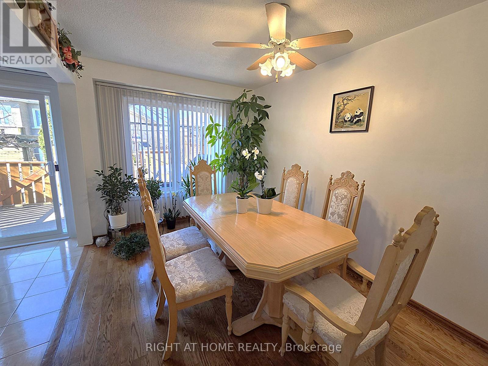 28 Foxtail Ridge, Newmarket, Ontario  L3X 1Z6 - Photo 5 - N13138094