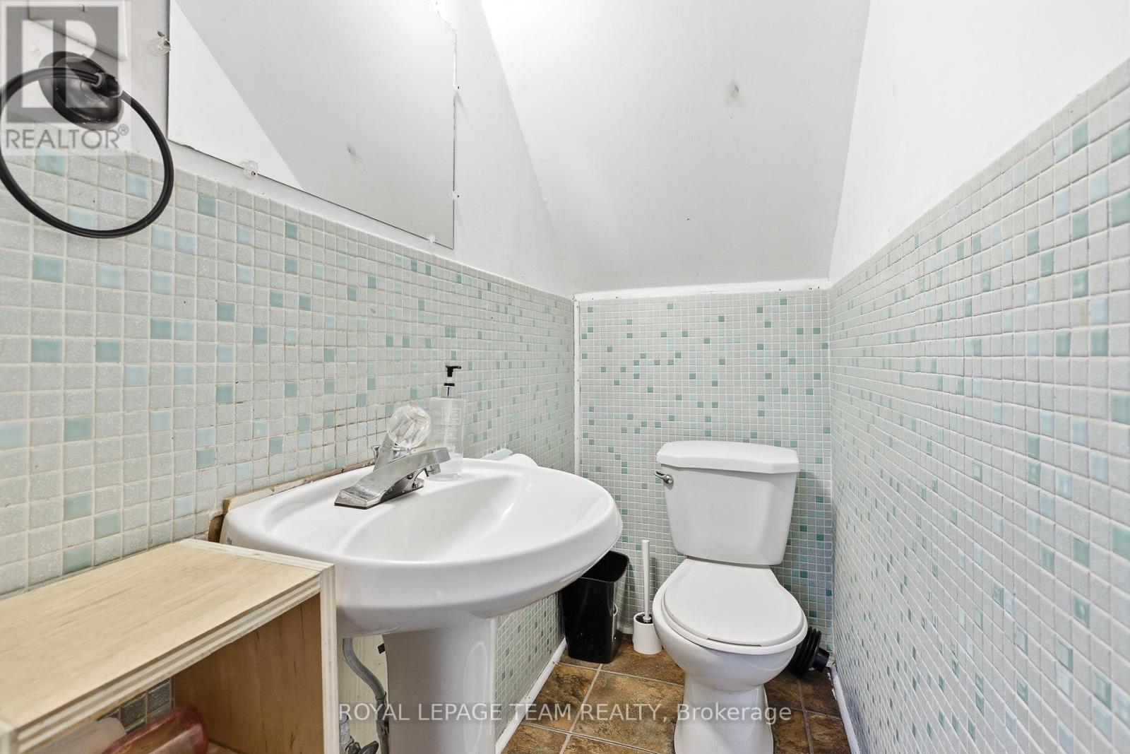 910 Pinecrest Road, Ottawa, Ontario  K2B 6B3 - Photo 14 - X13132392