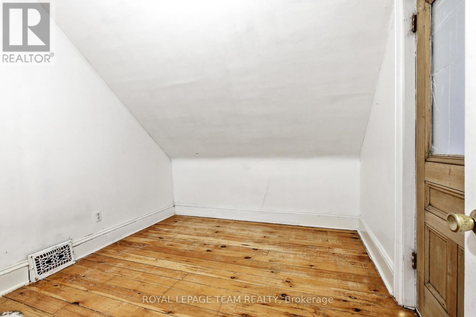 910 Pinecrest Road, Ottawa, Ontario  K2B 6B3 - Photo 19 - X13132392