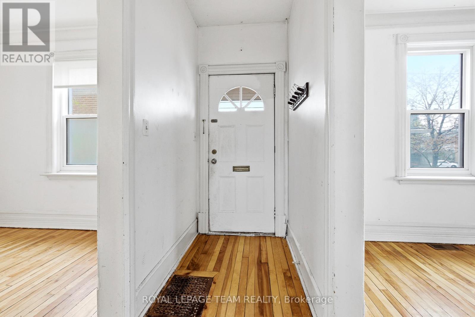 910 Pinecrest Road, Ottawa, Ontario  K2B 6B3 - Photo 4 - X13132392