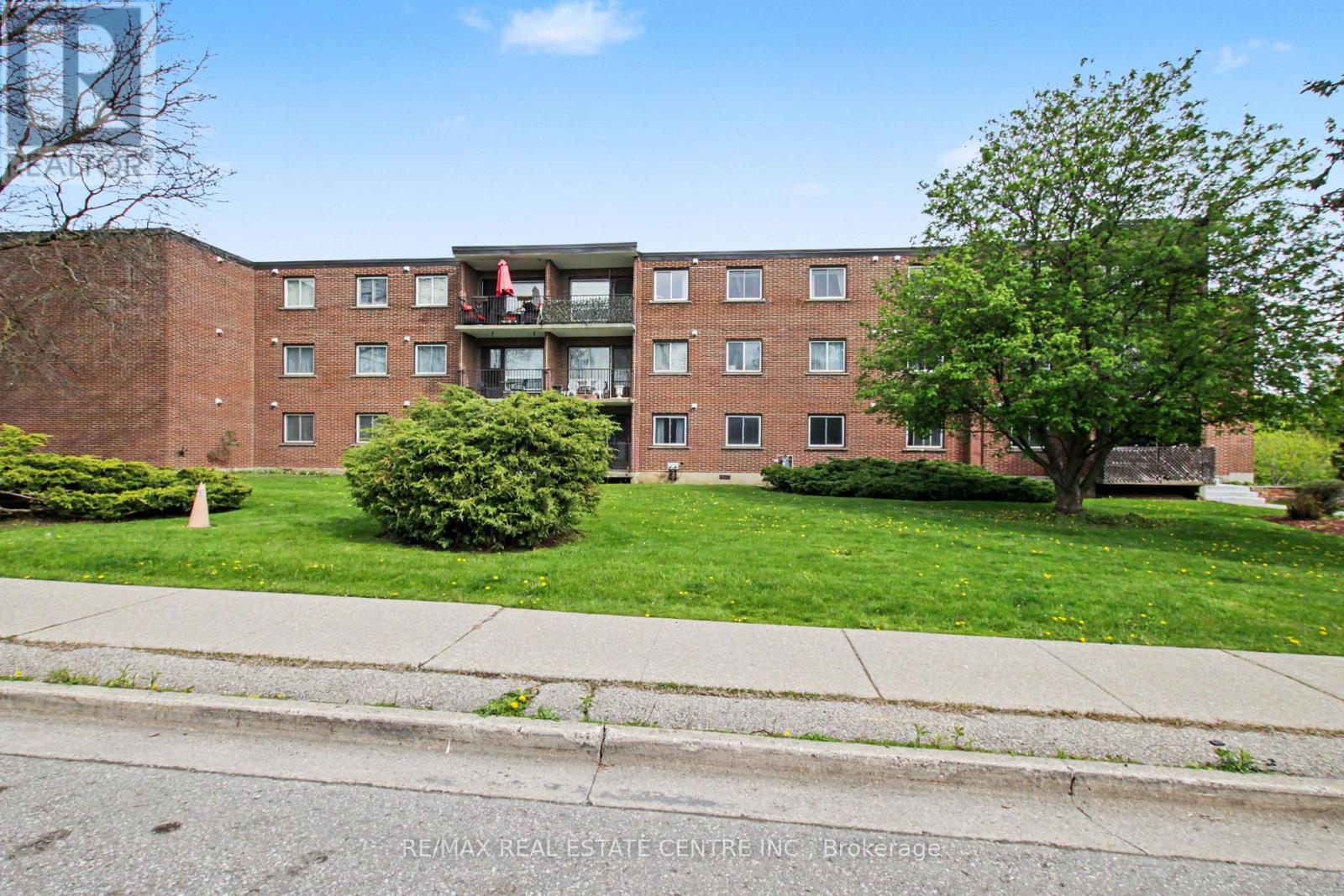 105 - 4 Avalon Place, Kitchener, Ontario N2M 4N6 - Photo 2 - X13138104