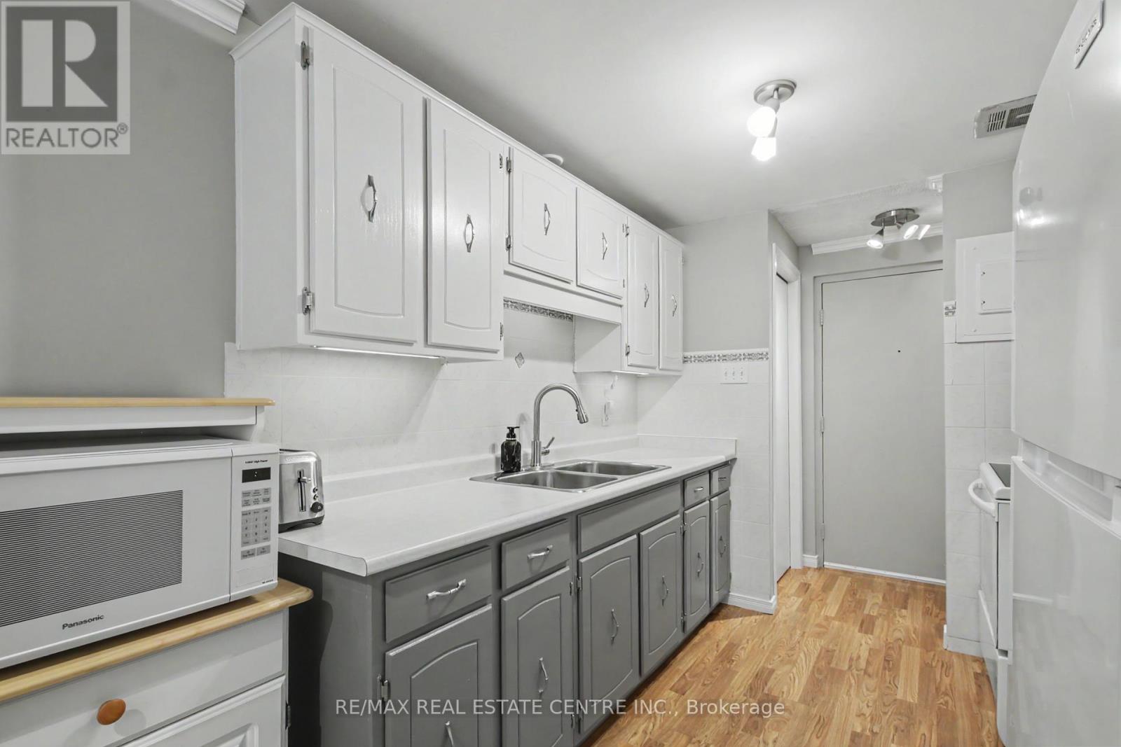 105 - 4 Avalon Place, Kitchener, Ontario N2M 4N6 - Photo 8 - X13138104