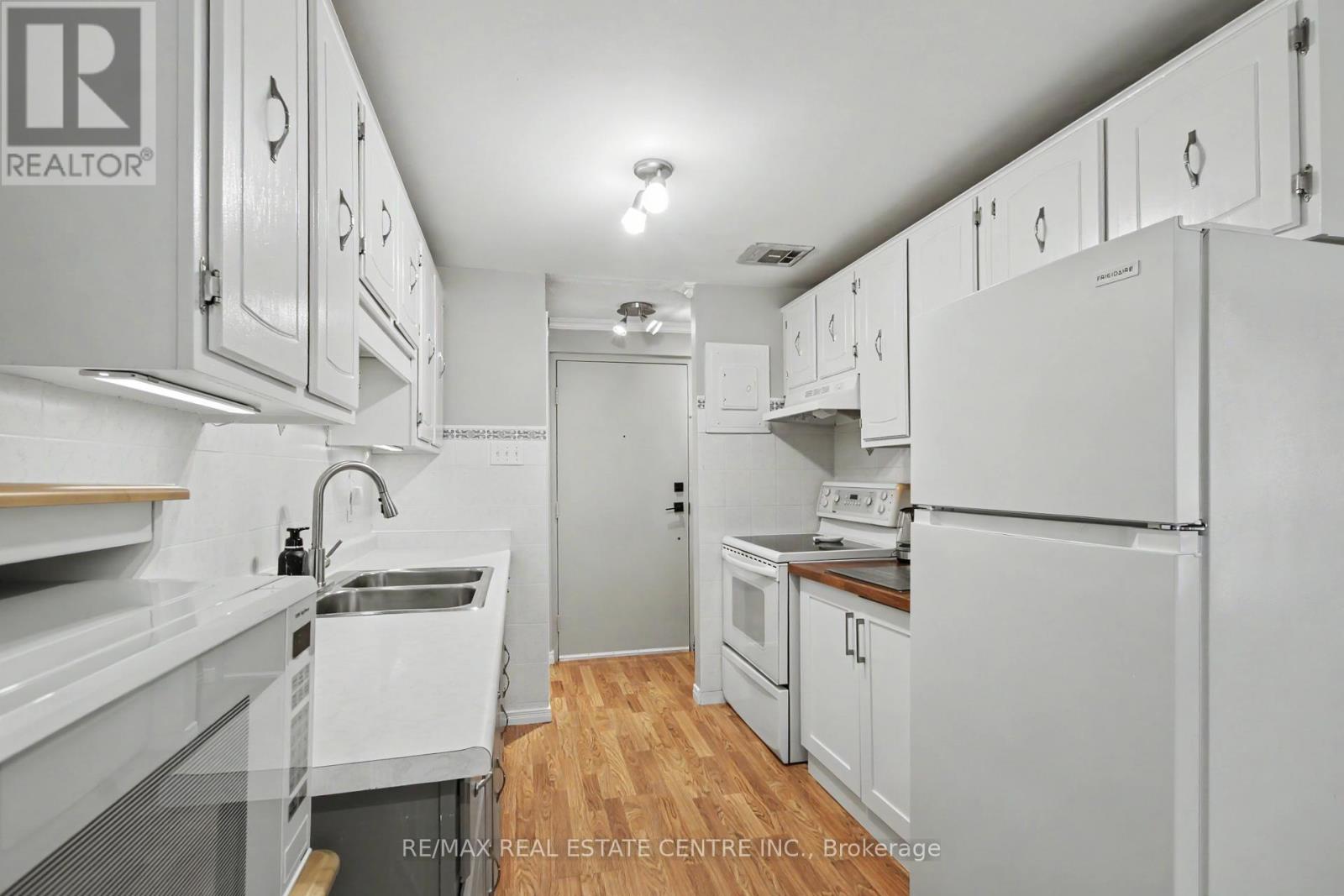 105 - 4 Avalon Place, Kitchener, Ontario N2M 4N6 - Photo 9 - X13138104