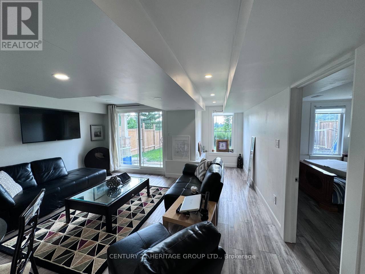 Basement Unit - 16 Old Field Crescent, East Gwillimbury, Ontario  L9N 0A3 - Photo 3 - N13103704