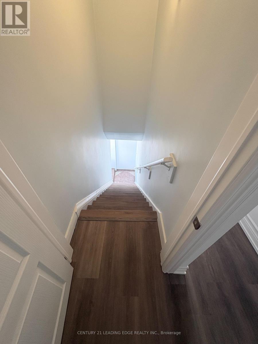 10 Ross Street, Barrie, Ontario  L4N 1E7 - Photo 15 - S12678218