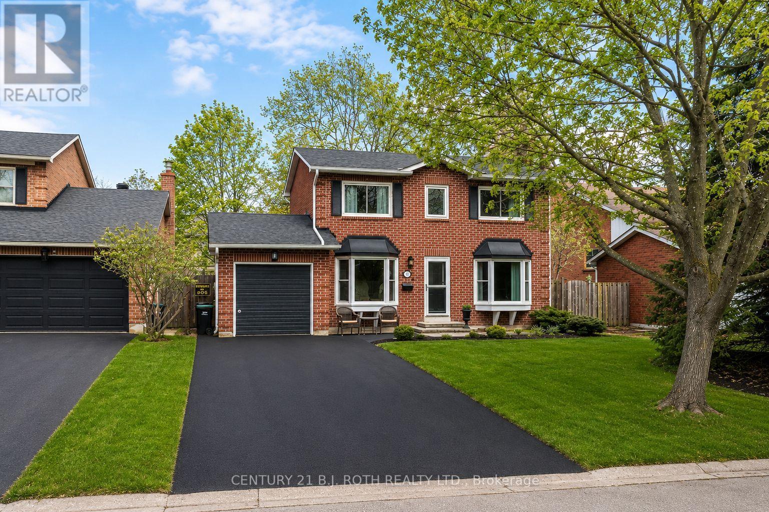 11 PEPLER PLACE, Barrie, Ontario