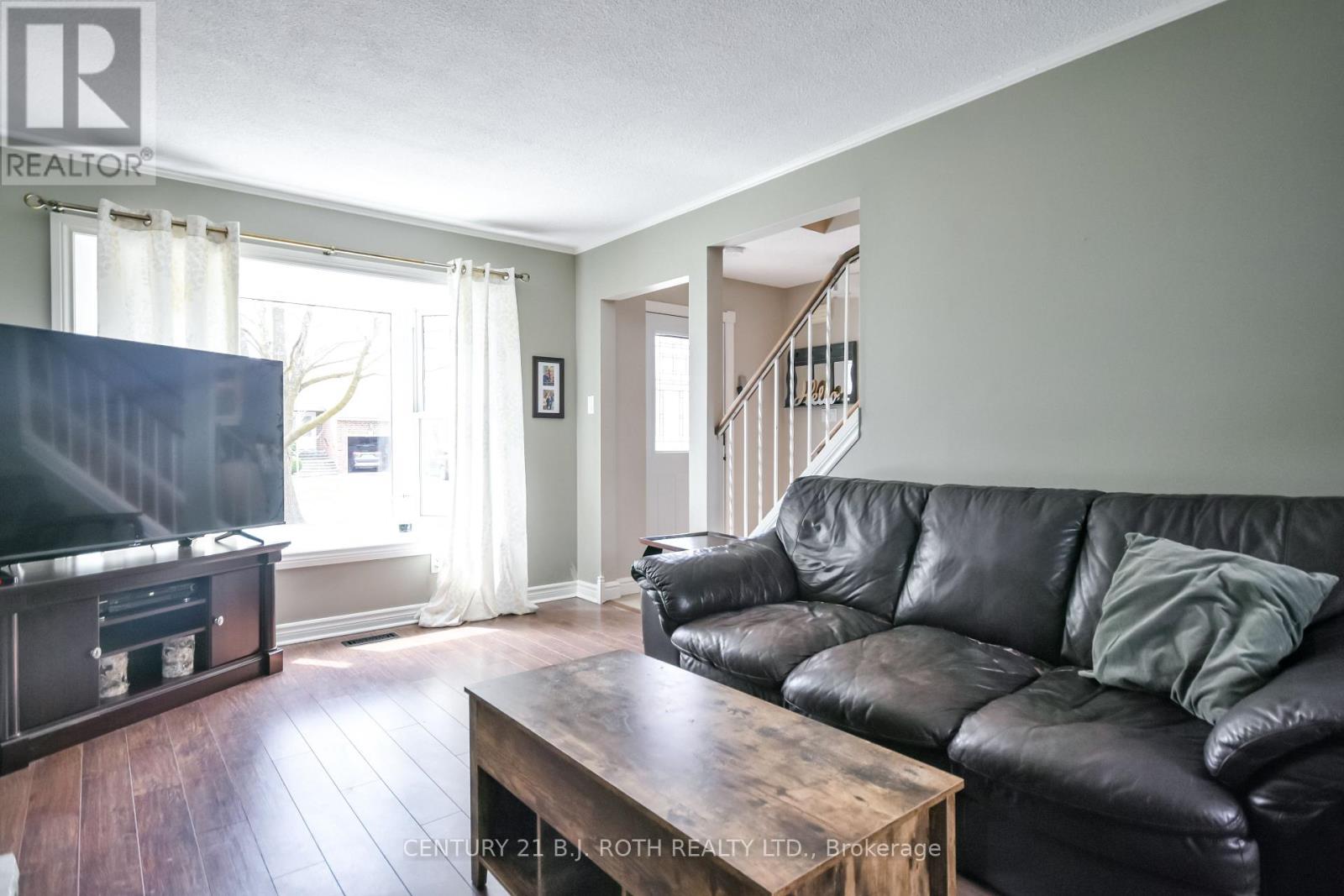 11 Pepler Place, Barrie, Ontario  L4N 5E3 - Photo 8 - S13138120