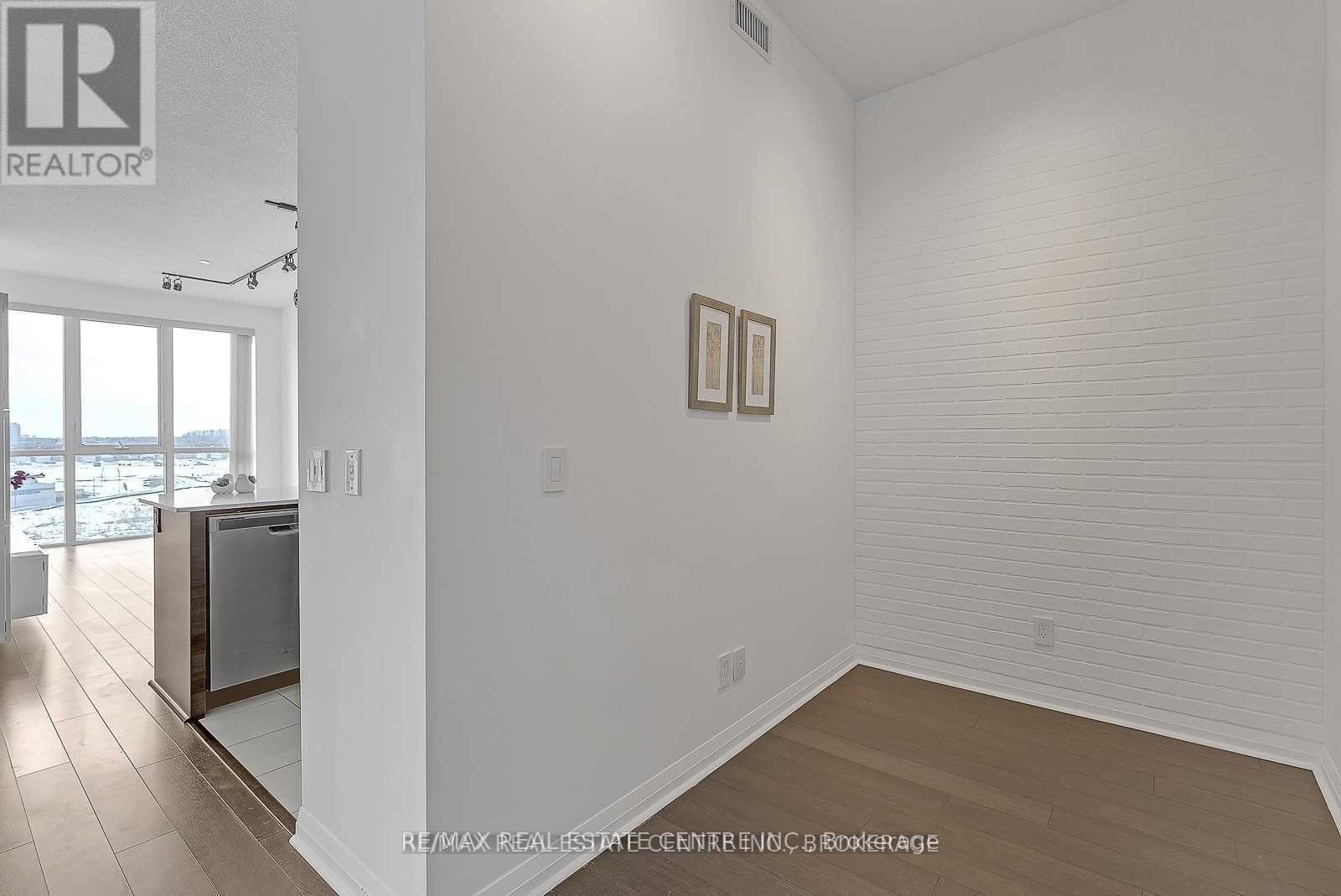 401 - 75 Eglinton Avenue W, Mississauga, Ontario  L5R 1B2 - Photo 4 - W13138122