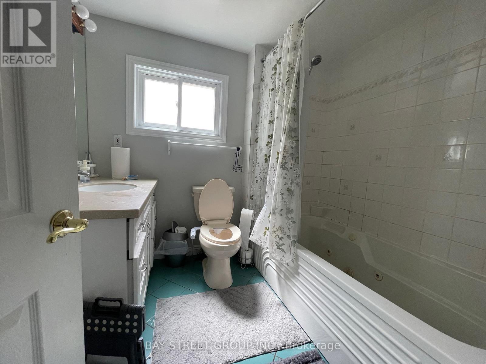 129 Sherwood Forest Drive, Markham, Ontario  L3P 1R2 - Photo 13 - N13130390