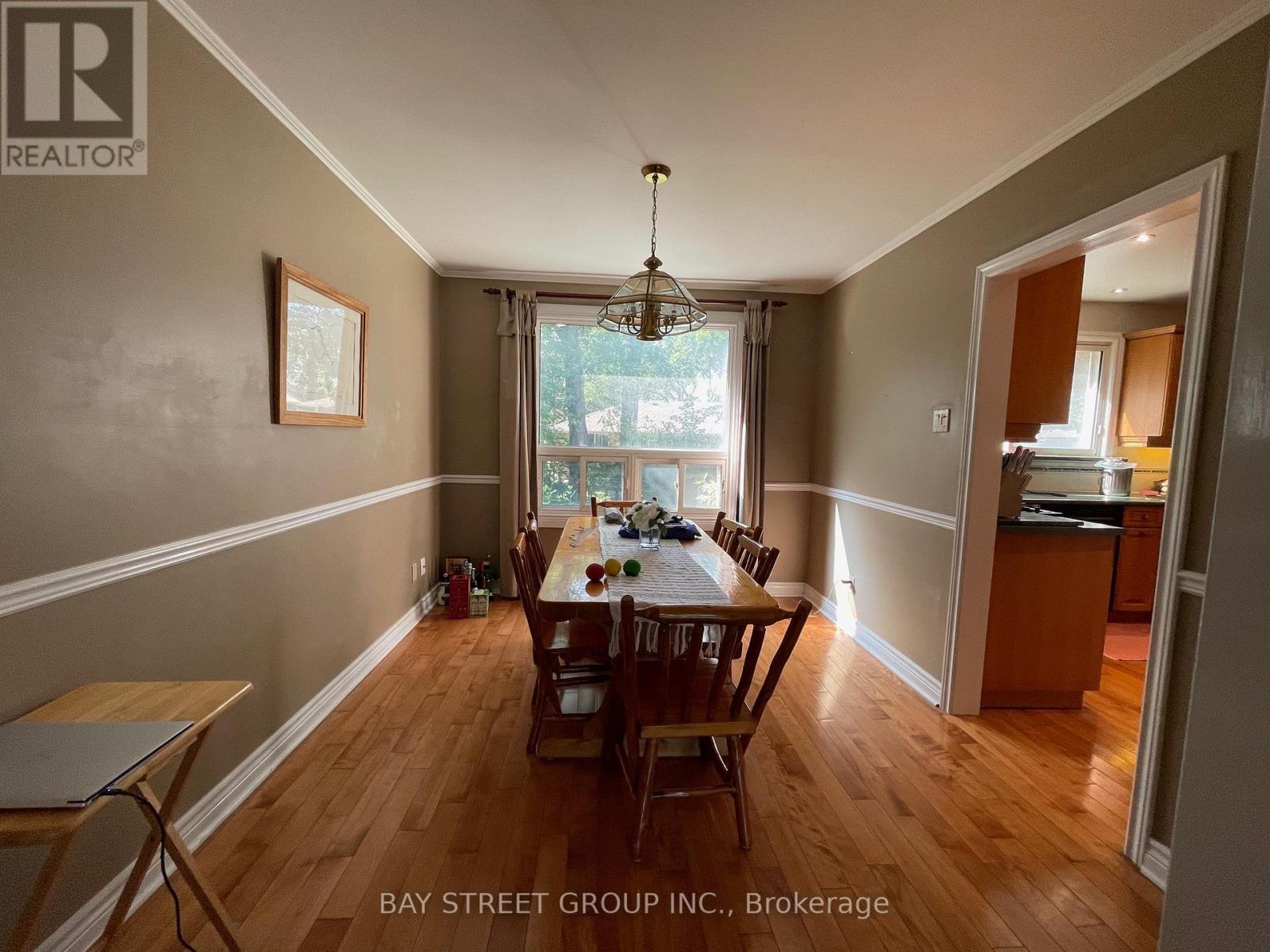 129 Sherwood Forest Drive, Markham, Ontario  L3P 1R2 - Photo 5 - N13130390