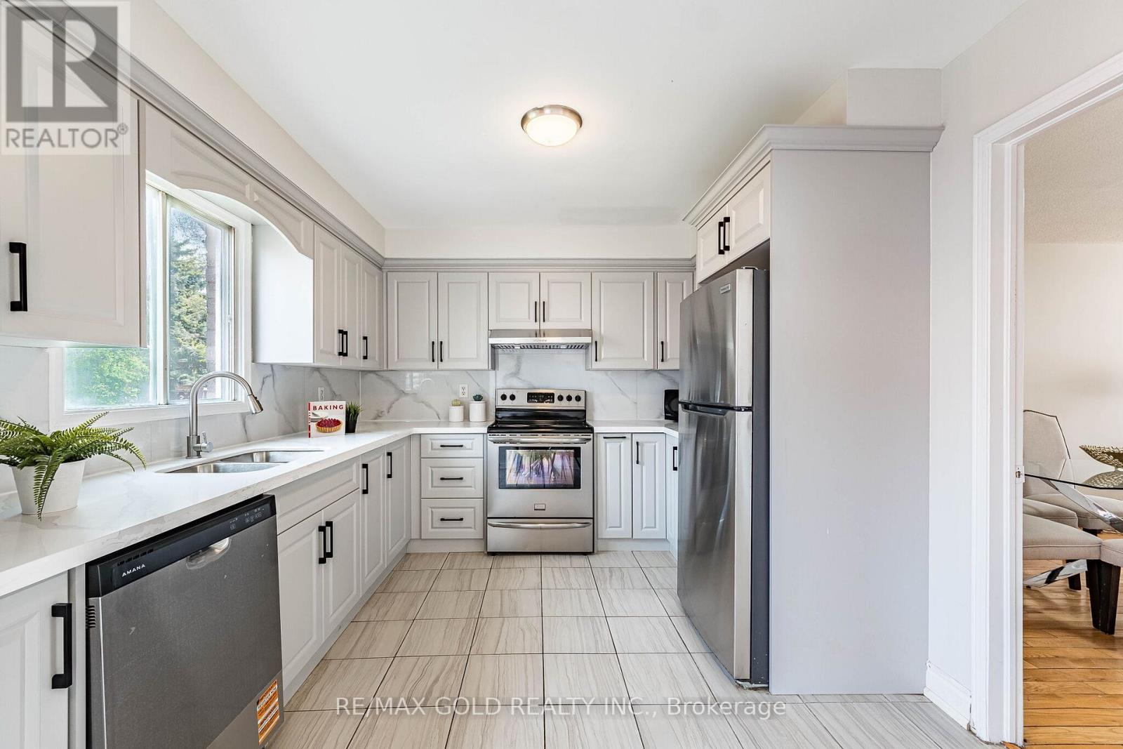 92 Moffatt Avenue, Brampton, Ontario  L6Y 4K8 - Photo 17 - W13135746