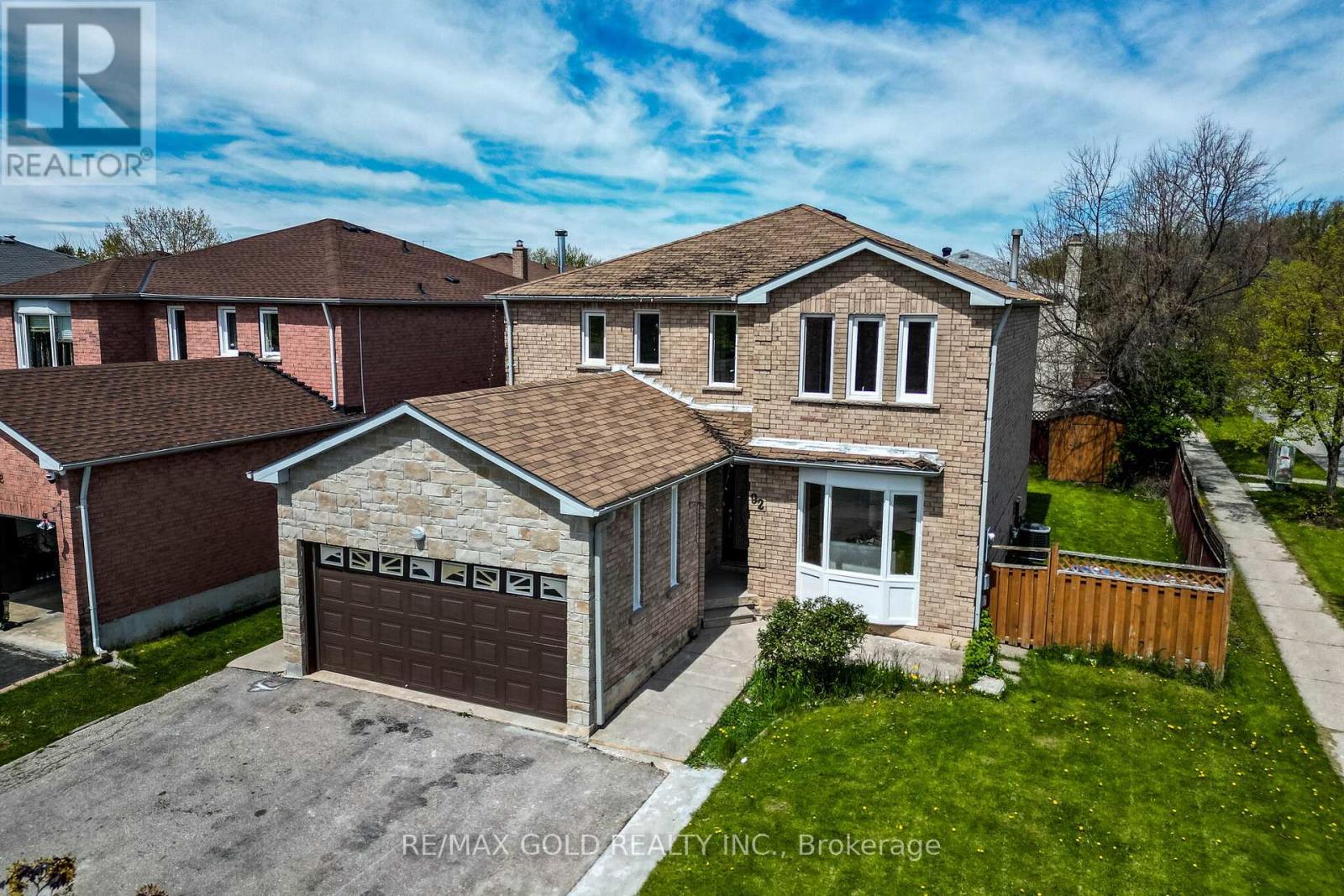 92 Moffatt Avenue, Brampton, Ontario  L6Y 4K8 - Photo 3 - W13135746