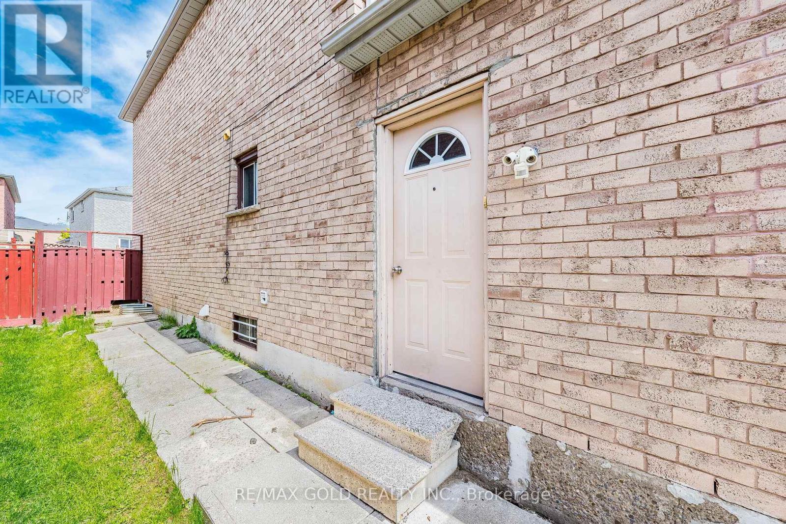 92 Moffatt Avenue, Brampton, Ontario  L6Y 4K8 - Photo 47 - W13135746