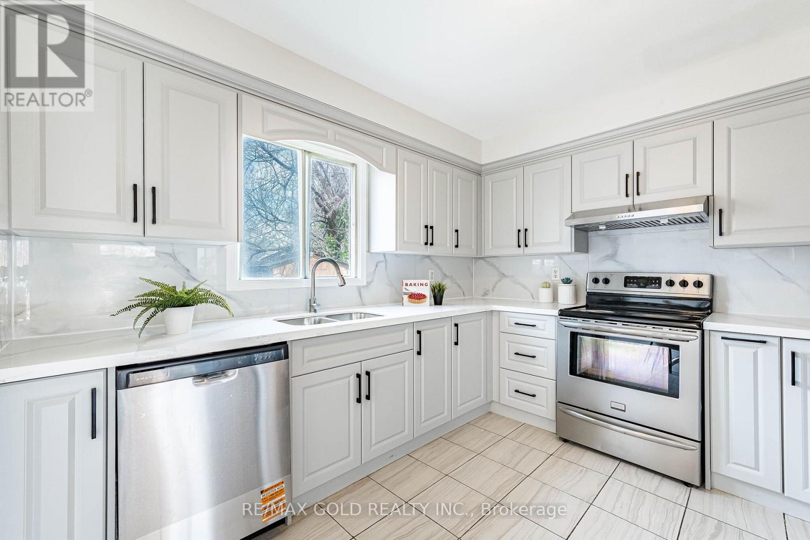 92 Moffatt Avenue, Brampton, Ontario  L6Y 4K8 - Photo 16 - W13135746
