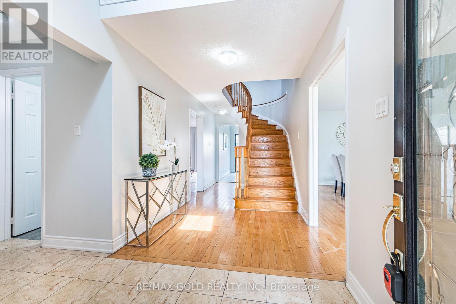92 Moffatt Avenue, Brampton, Ontario  L6Y 4K8 - Photo 6 - W13135746