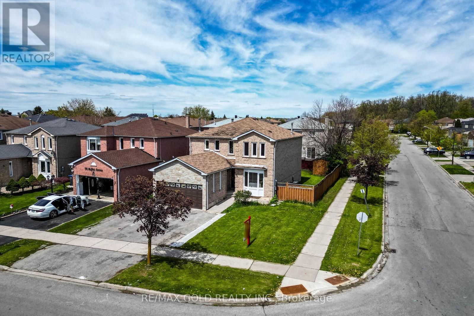 92 Moffatt Avenue, Brampton, Ontario  L6Y 4K8 - Photo 4 - W13135746