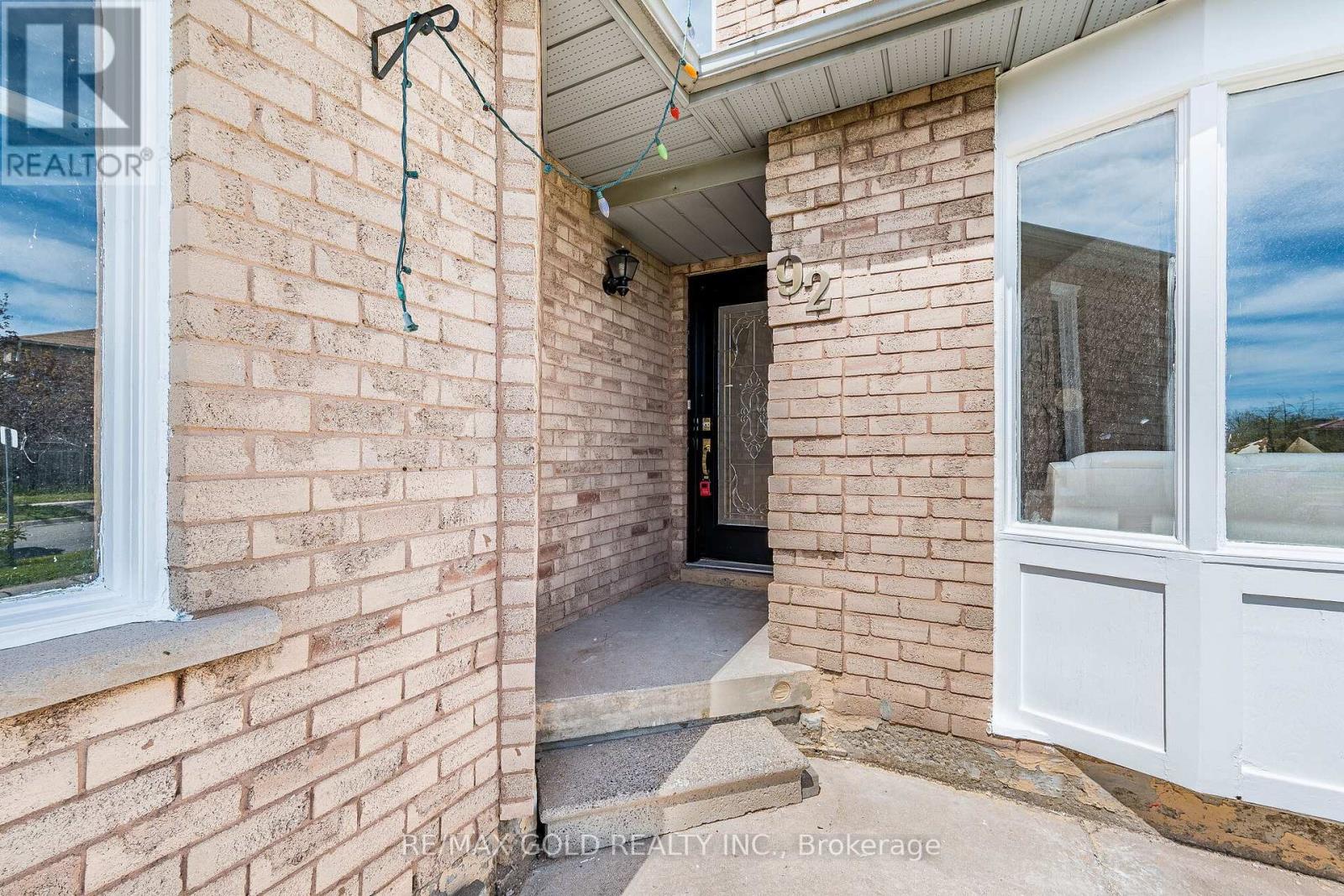 92 Moffatt Avenue, Brampton, Ontario  L6Y 4K8 - Photo 5 - W13135746