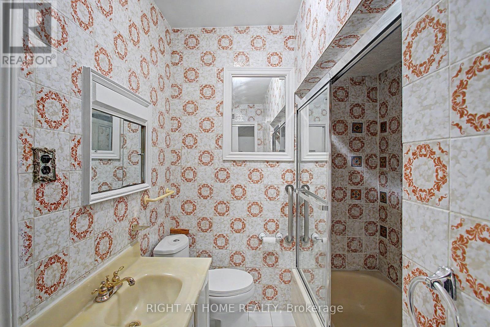 89 Newton Drive, Toronto, Ontario  M2M 2N2 - Photo 18 - C13138180